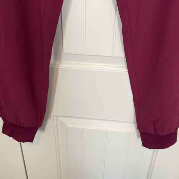 Nurse Scrub Set - Picture 7 of 11